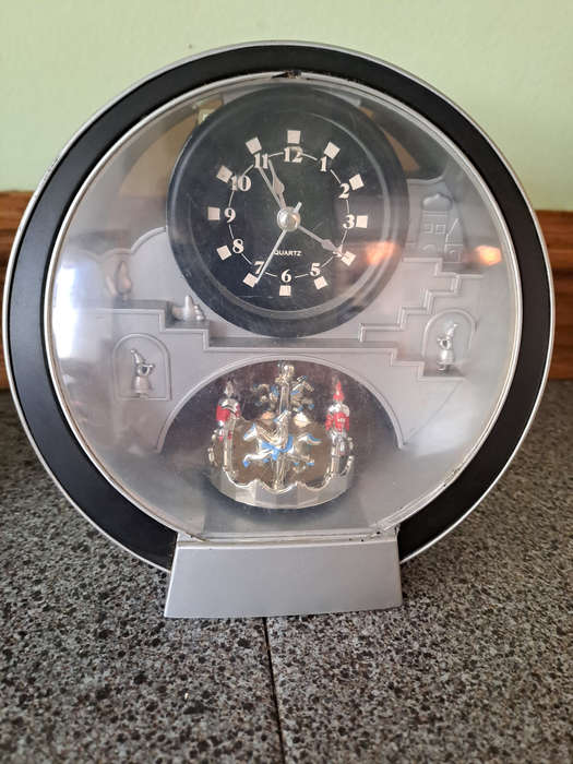 Quartz merry go round clock