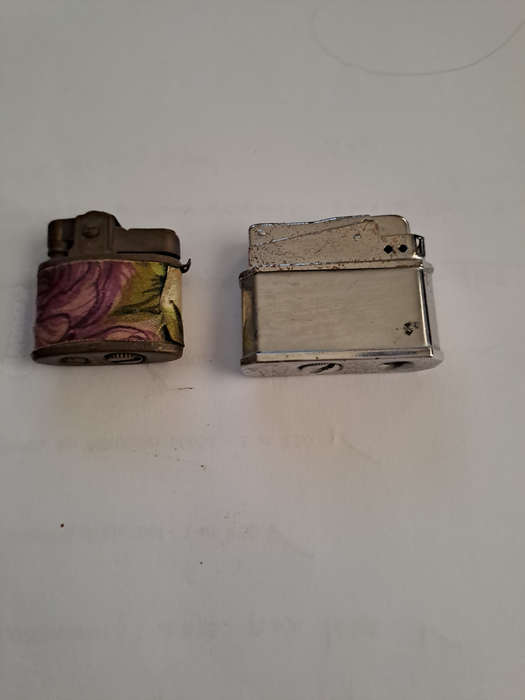 Pair of small vintage lighters for spares or repairs