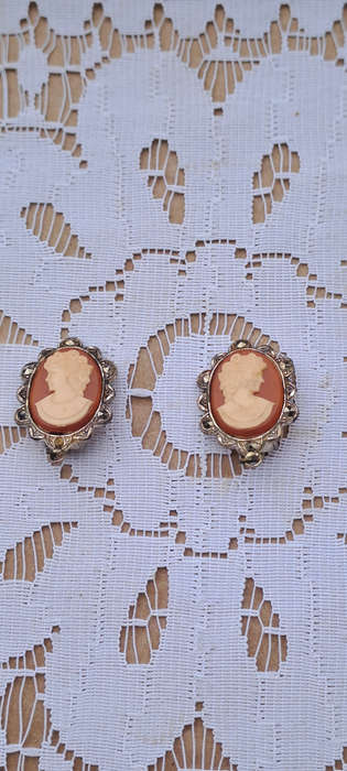 vintage faux cameo clip on earings