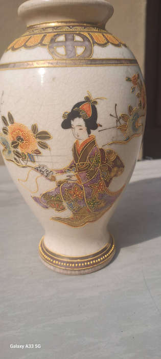 Japanese Satsuma crackle effect pottery vase hand painted beautiful