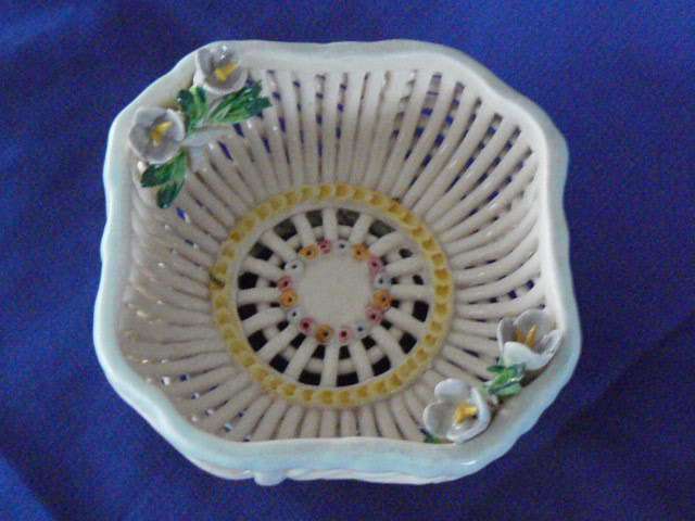 PORELAIN ORNAMENT