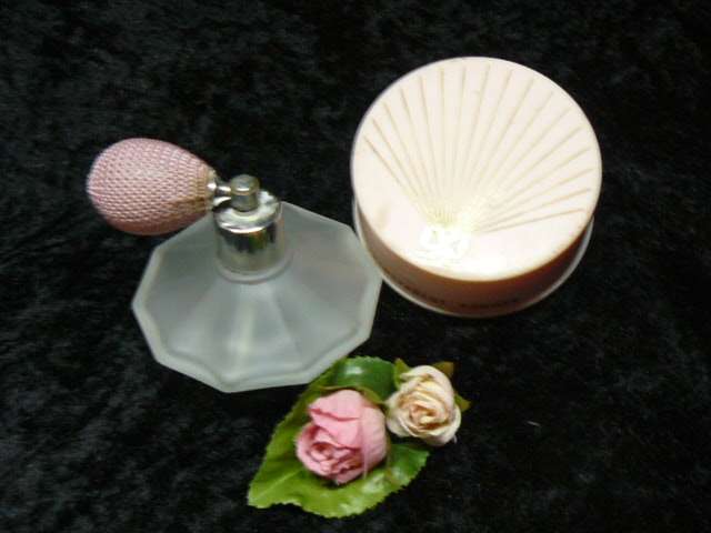 GLASS PERFUME DISPENSER AND ELIZABETH ARDEN POWDER TIN VINTAGE