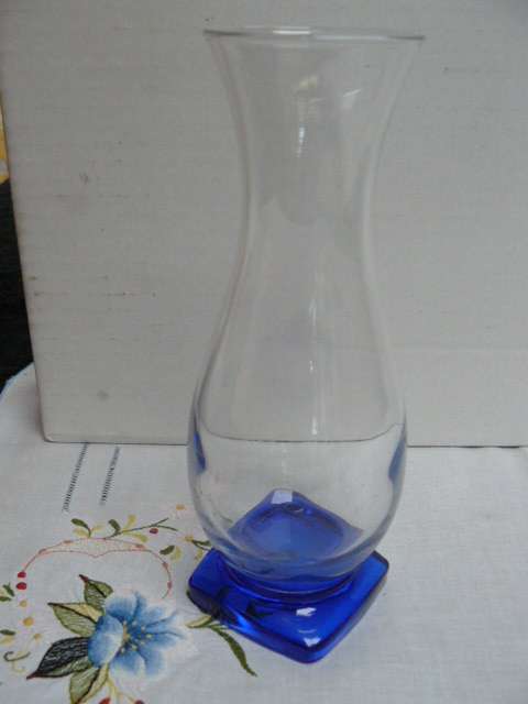 GLASS VASE CLEAR WITH DARK BLUE BASE