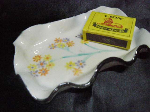 SMALL POTTERY PIN DISH