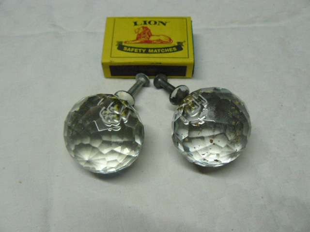 CRYSTAL ROUND DOOR OR DRAWER HANDLES X 3
