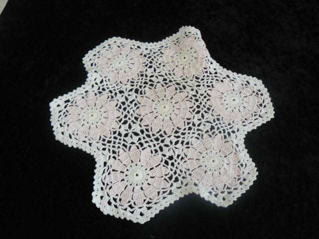 HAND CROCHETD COTTON PINK AND WHITE  DOILIE