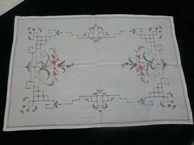 VINTAGE COTTON CROSS STITCH TRAY CLOTH