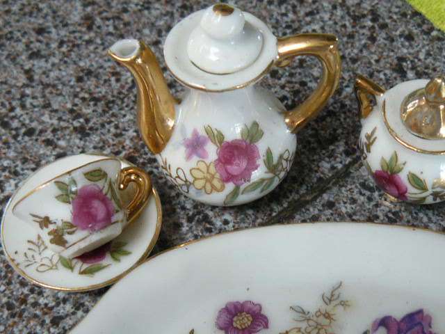 MINIATURE DOLL HOUSE PORCELAIN TEA SET Tooo beautiful