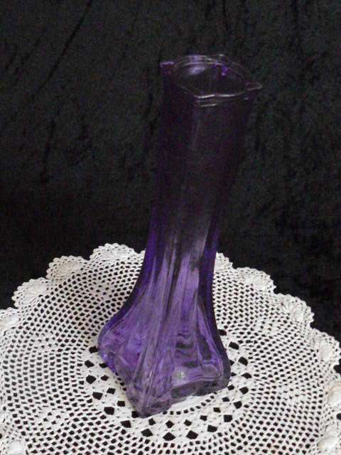 STUNNING VASE PURPLE