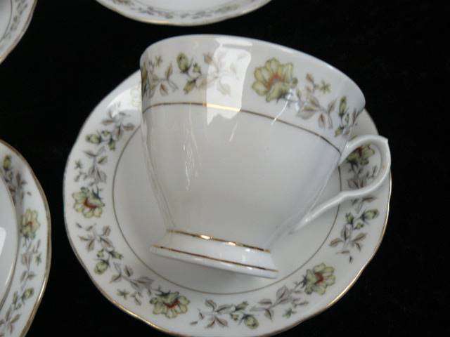 4 X PORCELAIN CUP AND SOUCERS