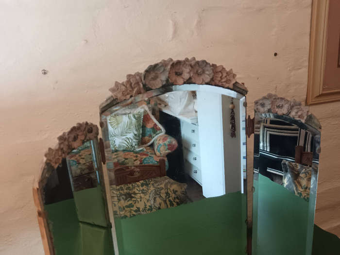 Vintage Trifold Mirror with Flower Detail