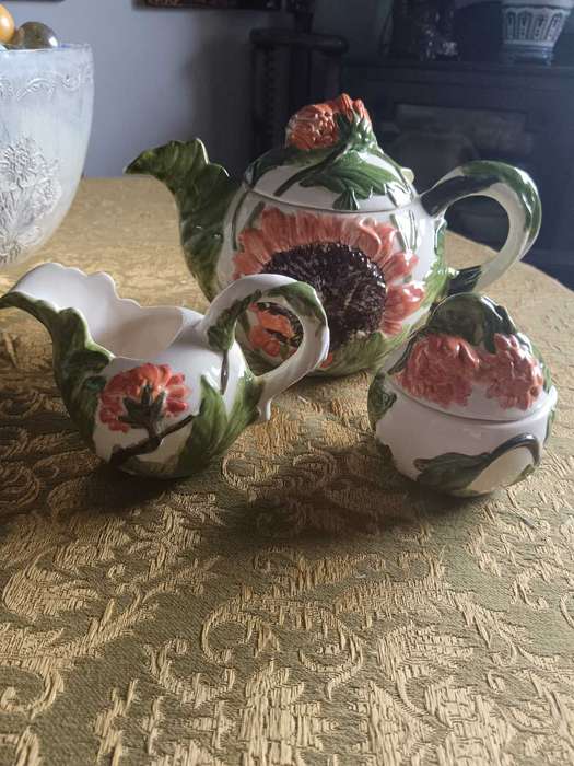 Sunflower Embossed Teaset