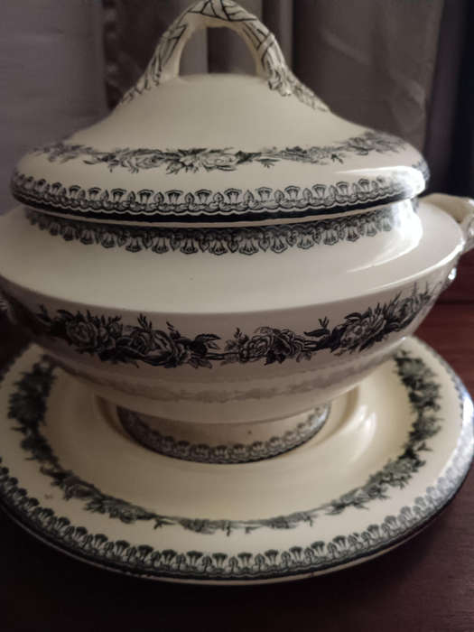 Spode Royal Jasmin Soup Taureen with Underplate