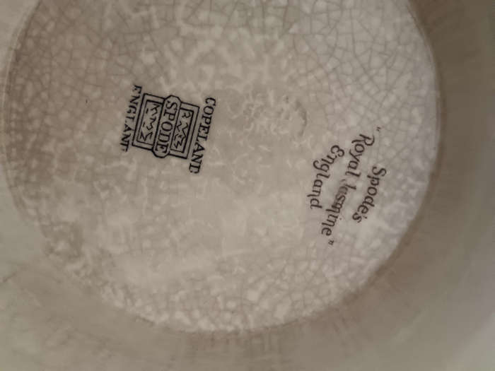 Spode Royal Jasmin Soup Taureen with Underplate