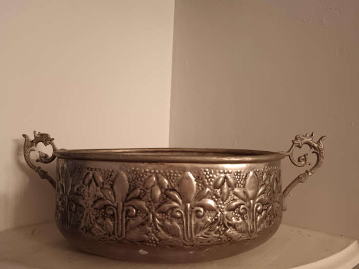 Chinese Metal oval Jardinier