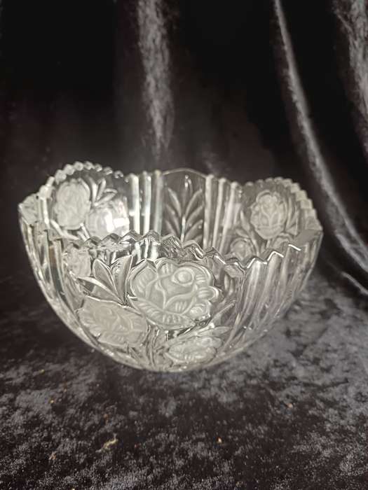Crystal Bowl Anna Hutte Hand Cut Lead Crystal Frosted Rose Bowl