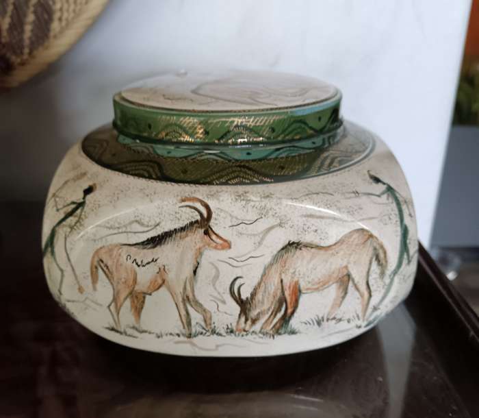 Treasures For Africa Lincoln Ceramics Zimbabwe  Lidded Decorated Bowl