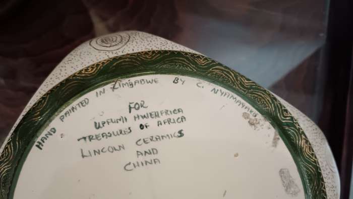 Treasures For Africa Lincoln Ceramics Zimbabwe  Lidded Decorated Bowl