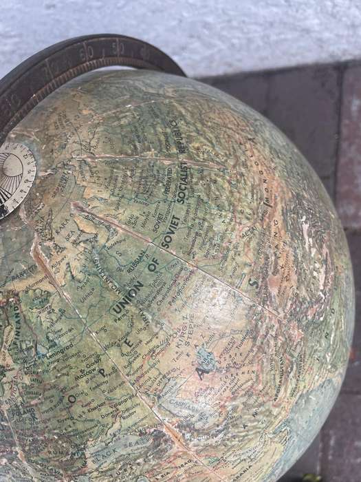 Rare Vintage Globe on Cast Iron Feet ( 50 cm )