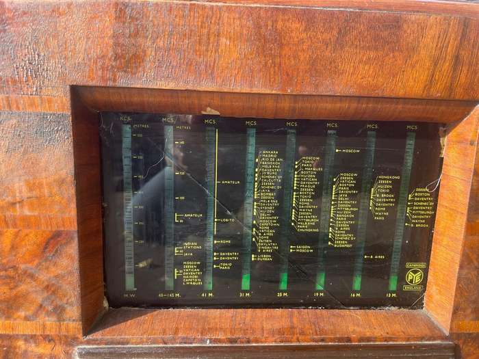 Vintage Art Deco Pye Radio ( 67 c 36 x 30 cm )