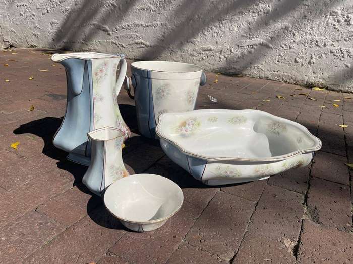 Beautiful Porcelain Jug/ Basin / Bucket , Bo and Vase in good condition