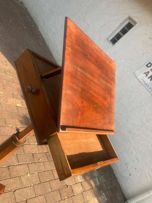 Beautiful Victorian Mahogany Lecturn/ Bookstand circa 1890 ( 130 x 46 x 40 cm )