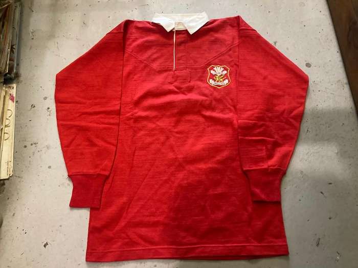 Rugby: Rare Llanelli Jersey no 9 ( 70's)