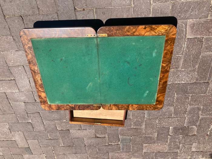 Beautiful Burr Walnut Tabletop Card Table ( 82/41 x 56 x 14 cm)