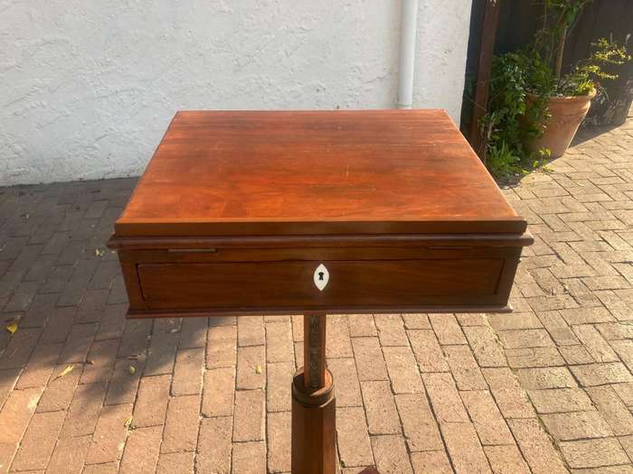 Beautiful Victorian Mahogany Lecturn/ Bookstand circa 1890 ( 130 x 46 x 40 cm )