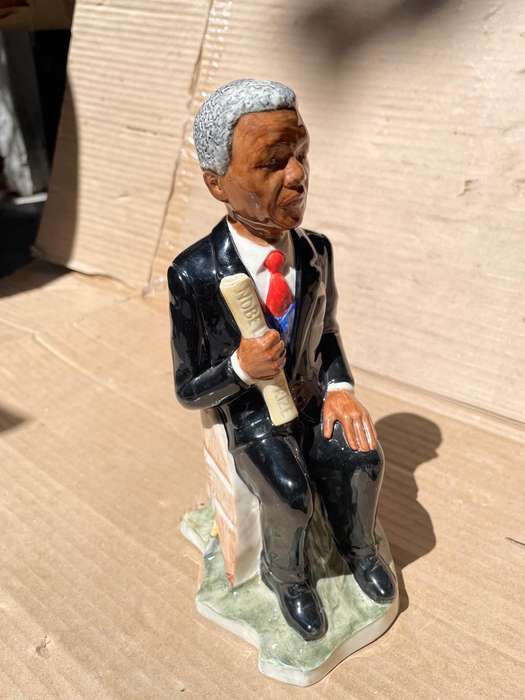 Kevin Francis Toby Jug Limited Editiom of Nelson Mandela by Andy Moss , 114/250 . ( 23 cm high )