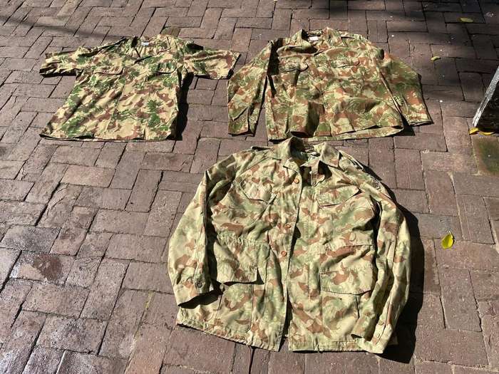 Koevoet : Jacket and 2 shirts