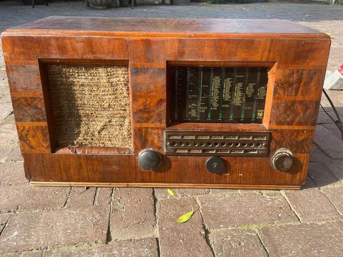 Vintage Art Deco Pye Radio ( 67 c 36 x 30 cm )