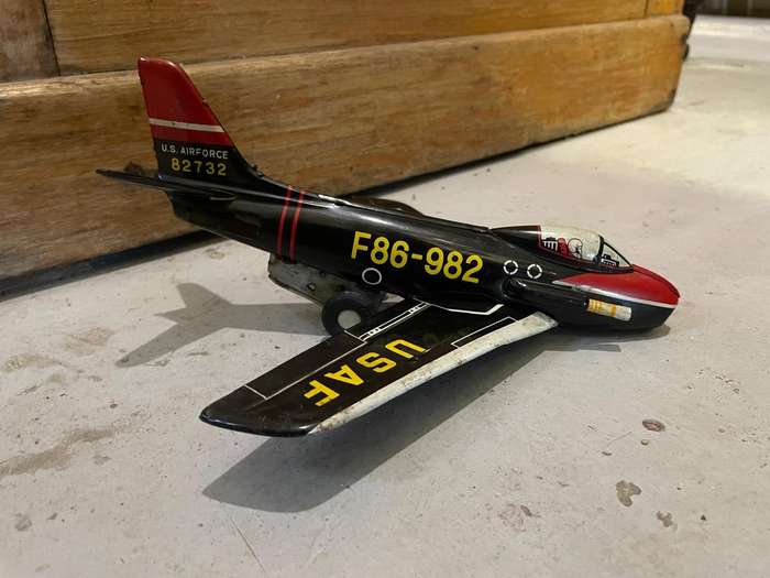 Tinplate USAF Jet ( 23 x 23 x 12 cm )