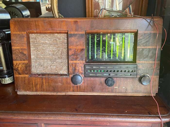 Vintage Art Deco Pye Radio ( 67 c 36 x 30 cm )