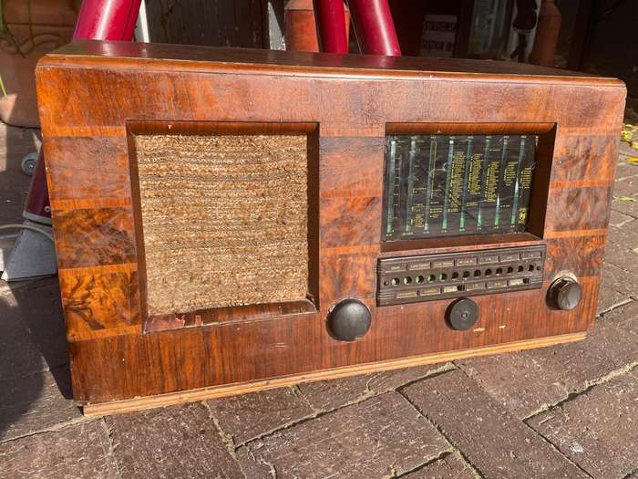 Vintage Art Deco Pye Radio ( 67 c 36 x 30 cm )