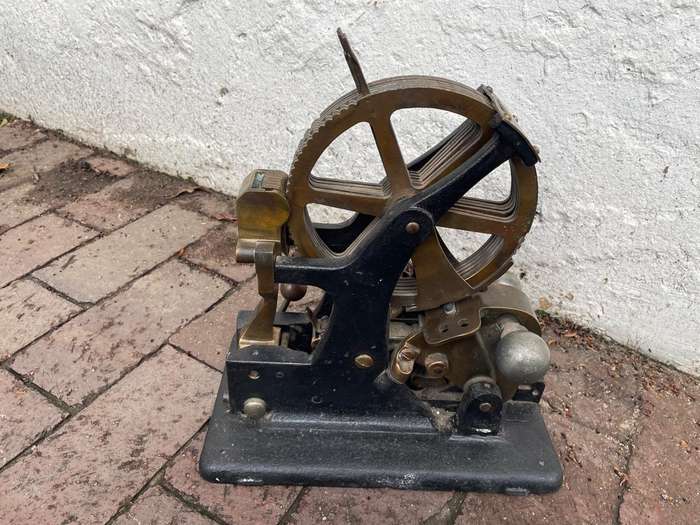 Cast Iron and Brass Laundry Markong Machine A&C Jenner( 34 x 31 x 17 cm ) circa 1922