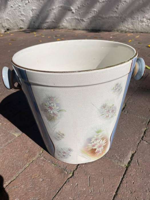 Beautiful Porcelain Jug/ Basin / Bucket , Bo and Vase in good condition