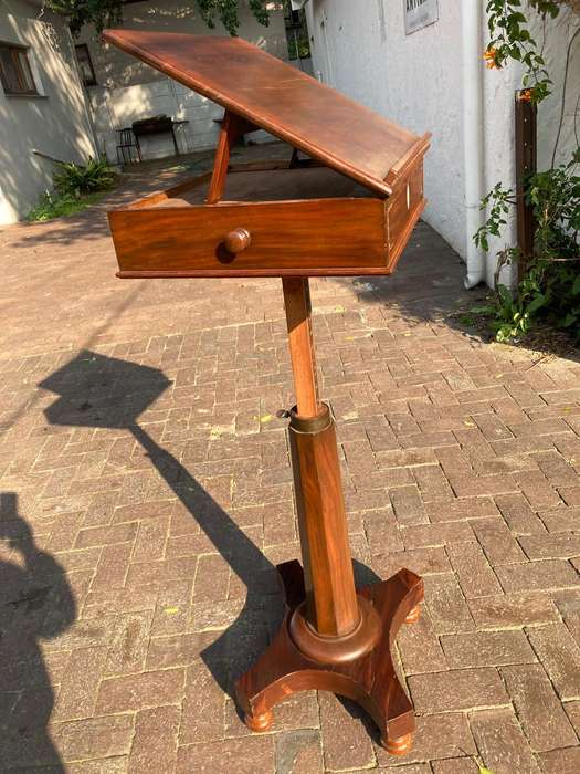 Beautiful Victorian Mahogany Lecturn/ Bookstand circa 1890 ( 130 x 46 x 40 cm )