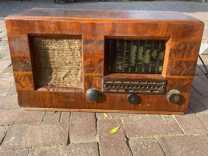 Vintage Art Deco Pye Radio ( 67 c 36 x 30 cm )