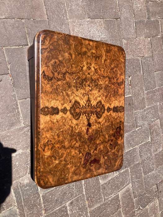 Beautiful Burr Walnut Tabletop Card Table ( 82/41 x 56 x 14 cm)