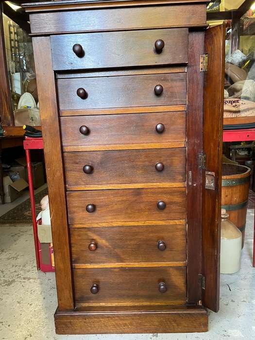 Rare Mahogany Wellington Chest circa 1890 (122 x 62 x 38 cm)
