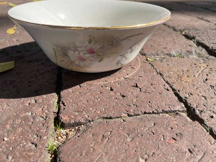 Beautiful Porcelain Jug/ Basin / Bucket , Bo and Vase in good condition