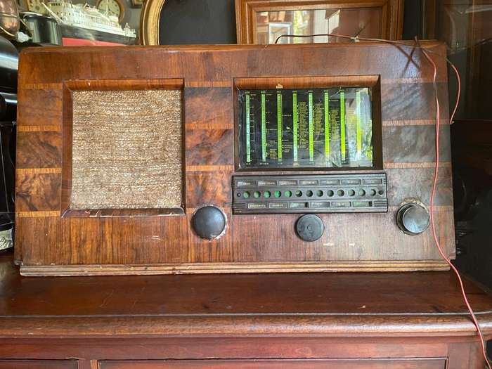 Vintage Art Deco Pye Radio ( 67 c 36 x 30 cm )