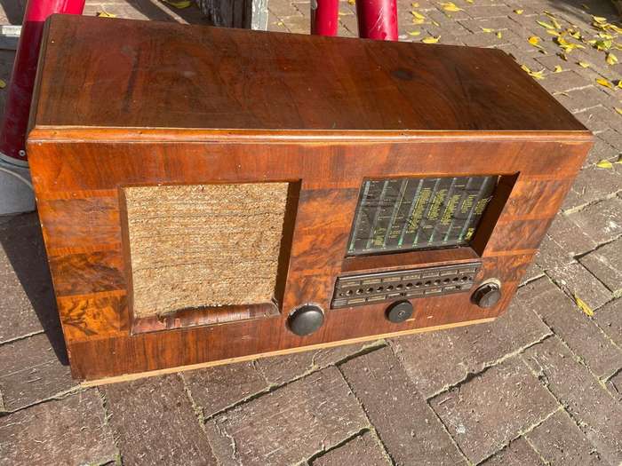 Vintage Art Deco Pye Radio ( 67 c 36 x 30 cm )
