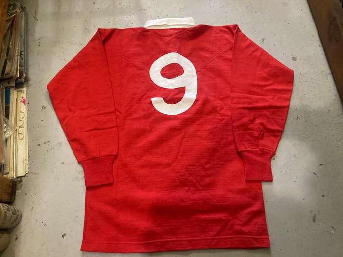 Rugby: Rare Llanelli Jersey no 9 ( 70's)