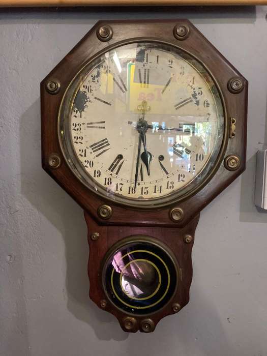 Mahogany Cased Calendar Clock ( 64 x 42 x 12 cm )