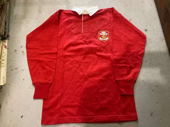 Rugby: Rare Llanelli Jersey no 9 ( 70's)