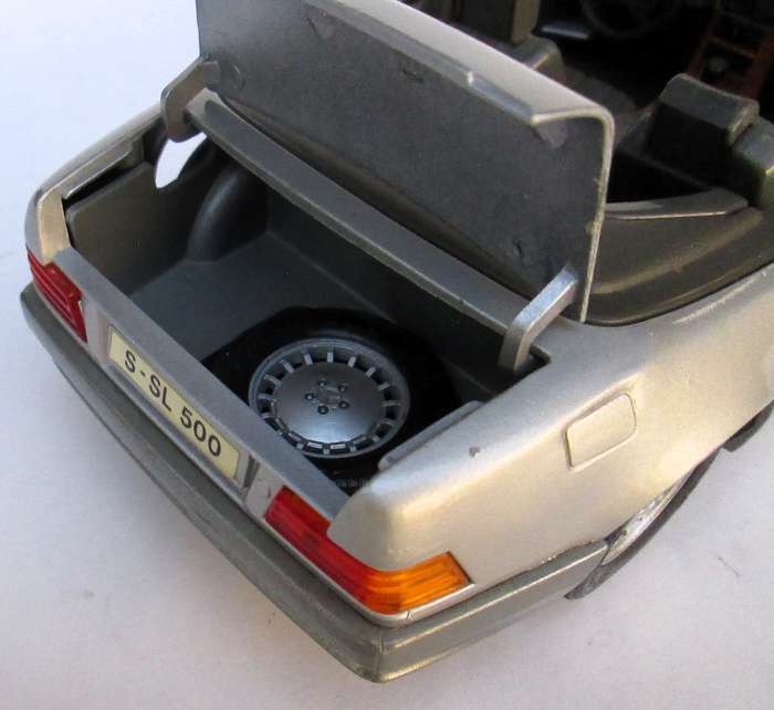 MAISTO SCALE 1/18 MERCEDES-BENZ AND BMW 850i