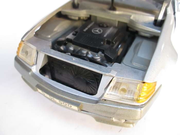 MAISTO SCALE 1/18 MERCEDES-BENZ AND BMW 850i