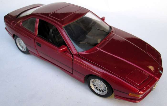 MAISTO SCALE 1/18 MERCEDES-BENZ AND BMW 850i